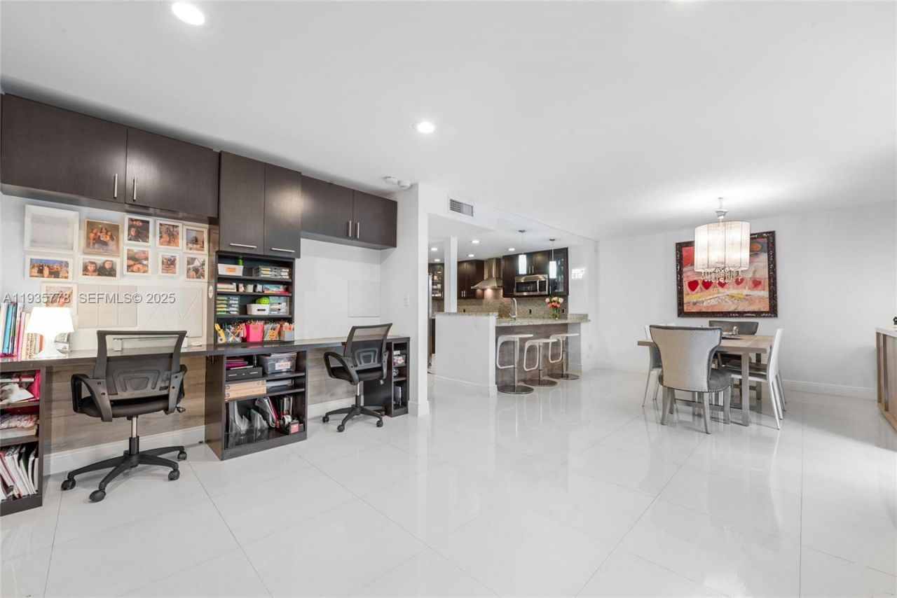 7075 SW 67th Ave, Unit 14, South Miami, FL 33143 Photo