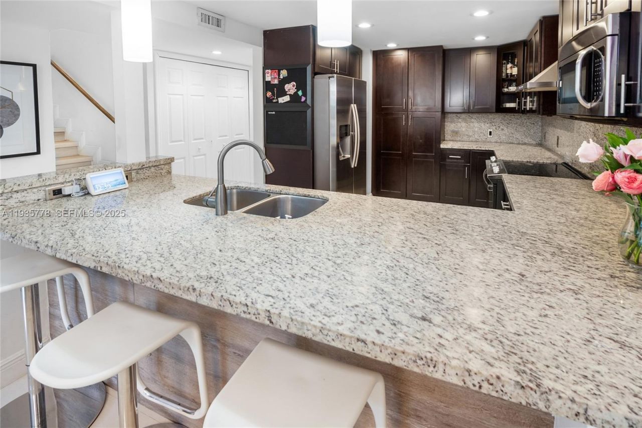 7075 SW 67th Ave, Unit 14, South Miami, FL 33143 Photo