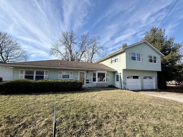 301 S Walnut Street, Clinton, IL 61727