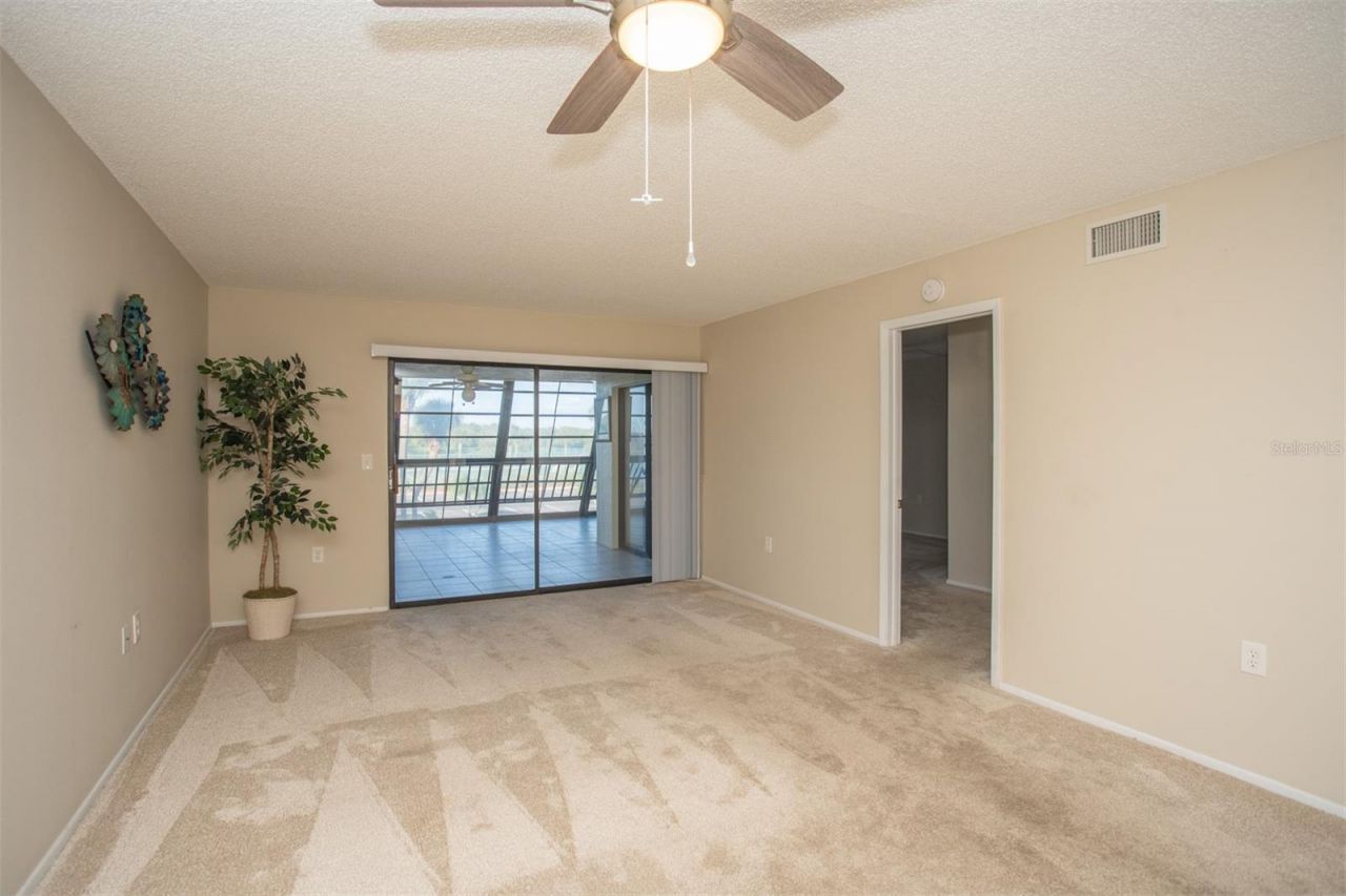 9860 62nd Terrace N, Unit 1014, Saint Petersburg, FL 33708 Photo