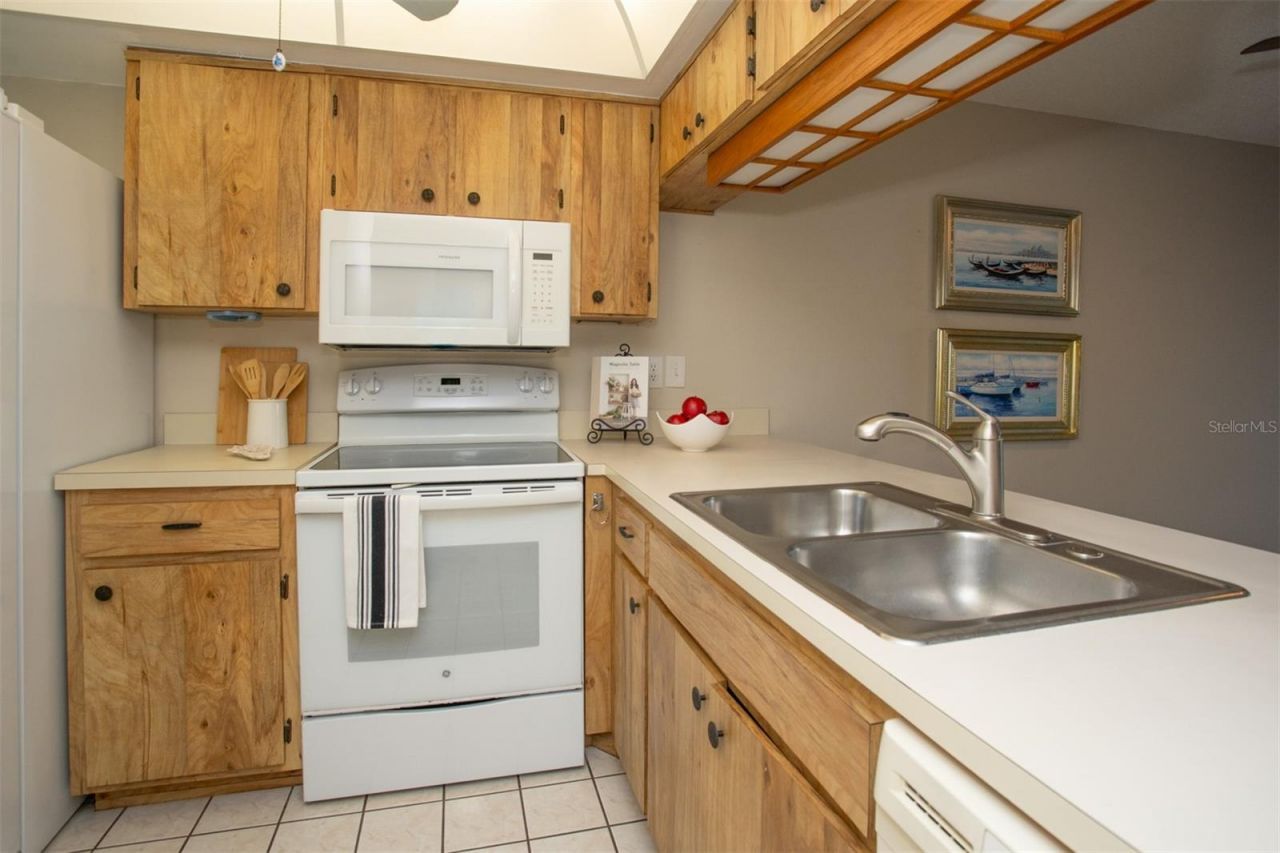9860 62nd Terrace N, Unit 1014, Saint Petersburg, FL 33708 Photo