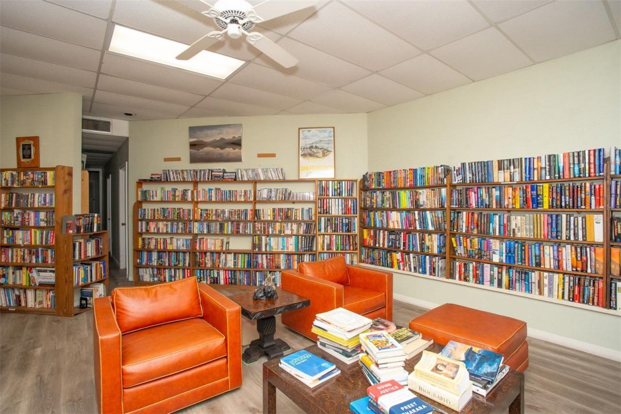 9860 62nd Terrace N, Unit 1014, Saint Petersburg, FL 33708 Photo