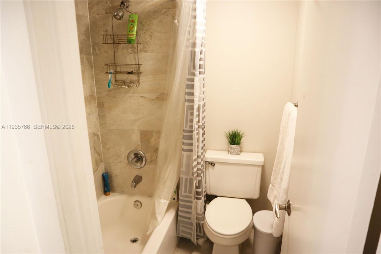 16511 Blatt Blvd, Unit 203, Weston, FL 33326 Photo