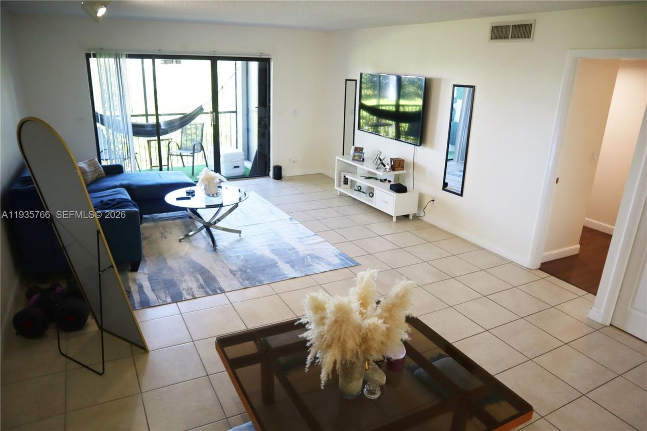 16511 Blatt Blvd, Unit 203, Weston, FL 33326 Photo