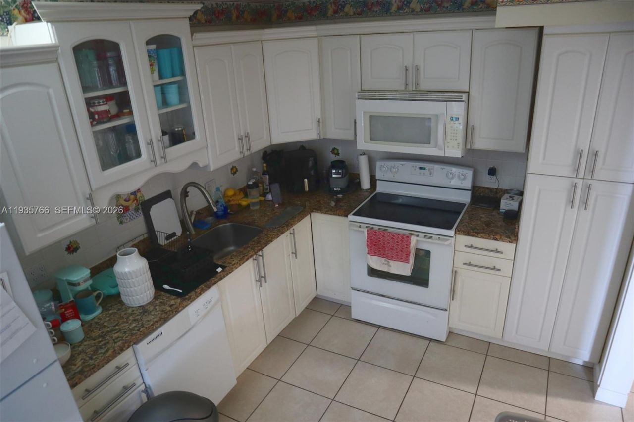 16511 Blatt Blvd, Unit 203, Weston, FL 33326 Photo