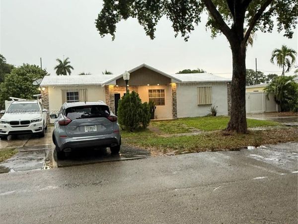 1031 NE 142nd St , North Miami, FL 33161