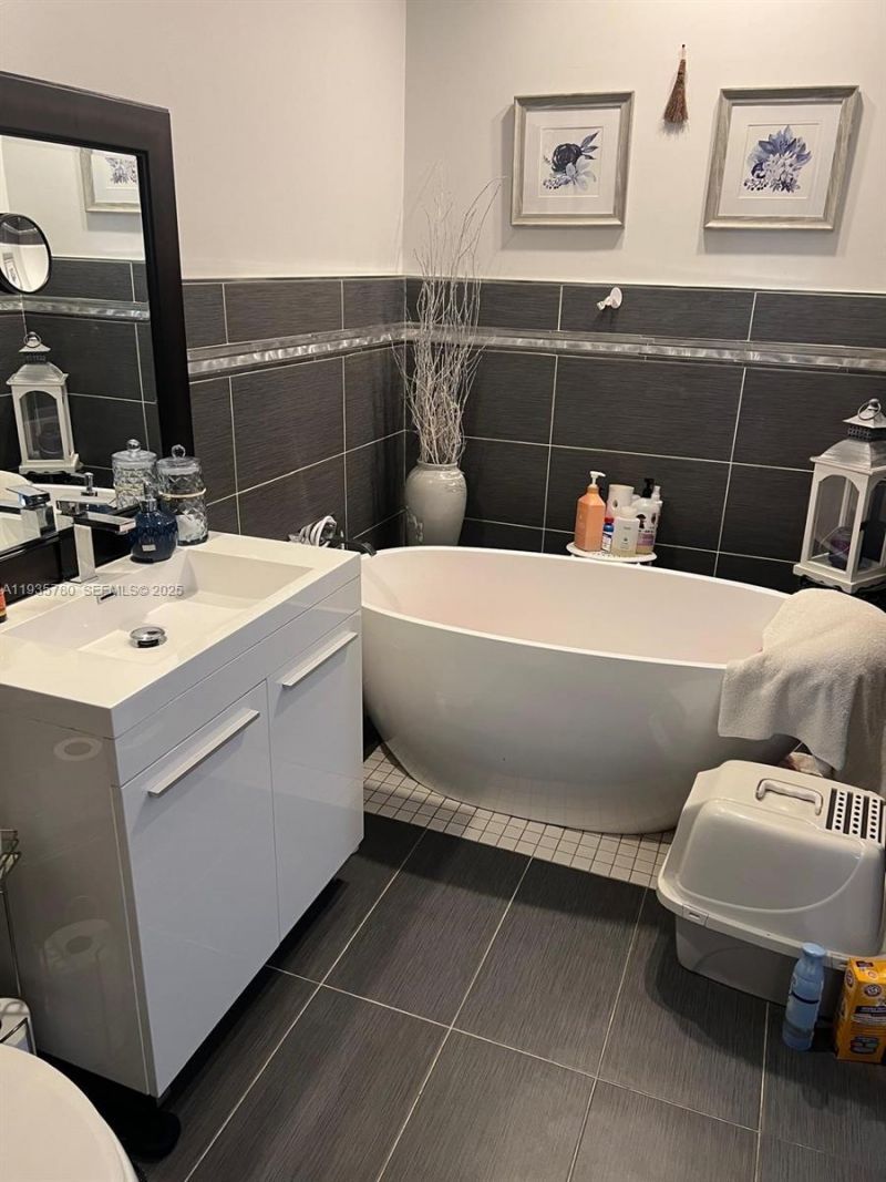 1031 NE 142nd St , North Miami, FL 33161 Photo