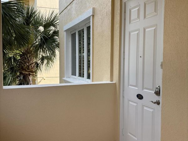 29 Harbour Isle Drive W, Unit 201, Fort Pierce, FL 34949