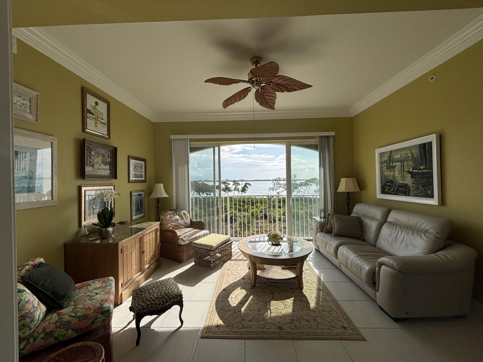 29 Harbour Isle Drive W, Unit 201, Fort Pierce, FL 34949 Photo