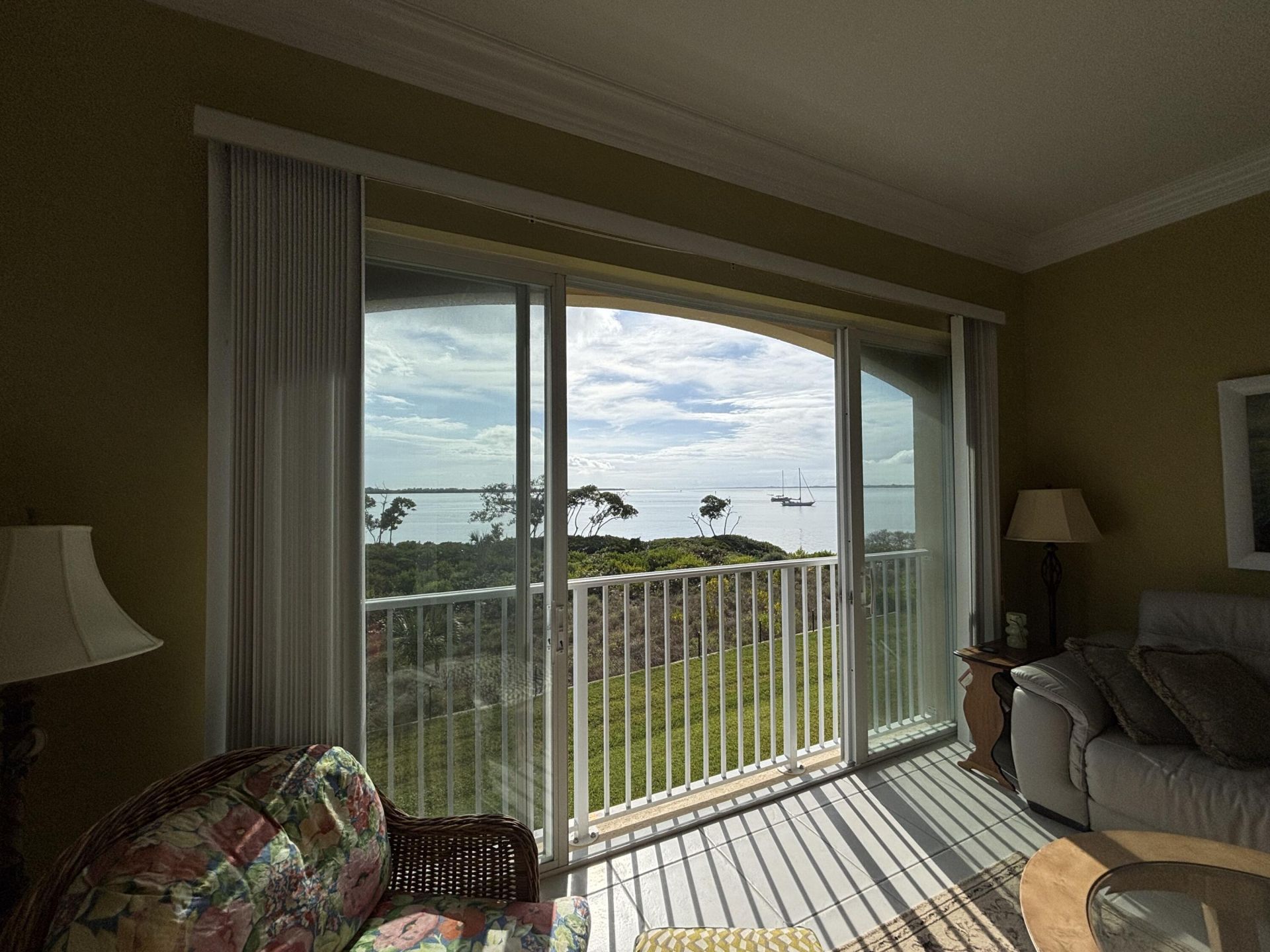 29 Harbour Isle Drive W, Unit 201, Fort Pierce, FL 34949 Photo