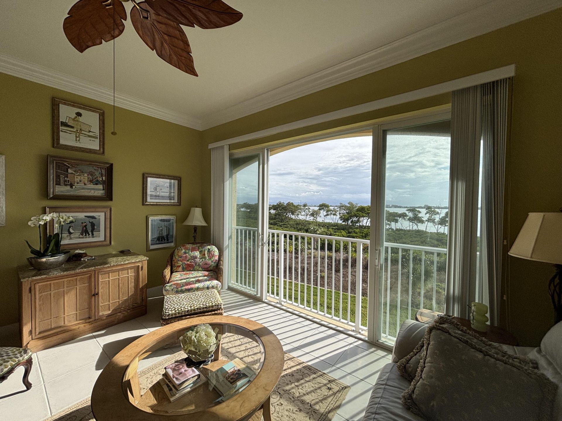 29 Harbour Isle Drive W, Unit 201, Fort Pierce, FL 34949 Photo