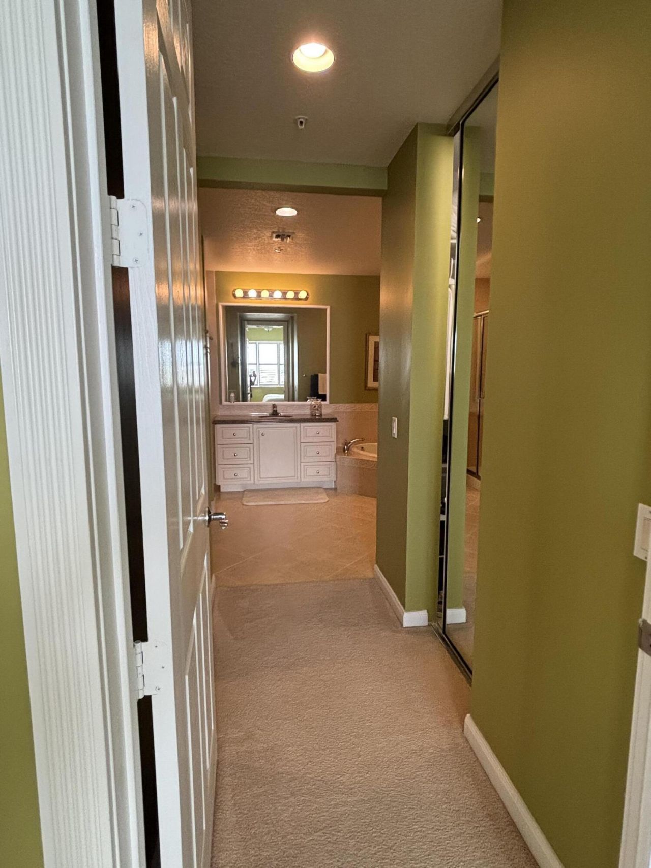 29 Harbour Isle Drive W, Unit 201, Fort Pierce, FL 34949 Photo