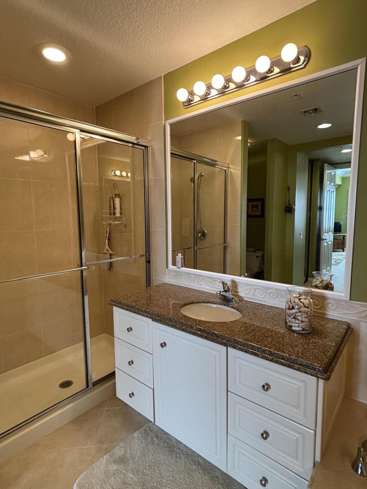 29 Harbour Isle Drive W, Unit 201, Fort Pierce, FL 34949 Photo