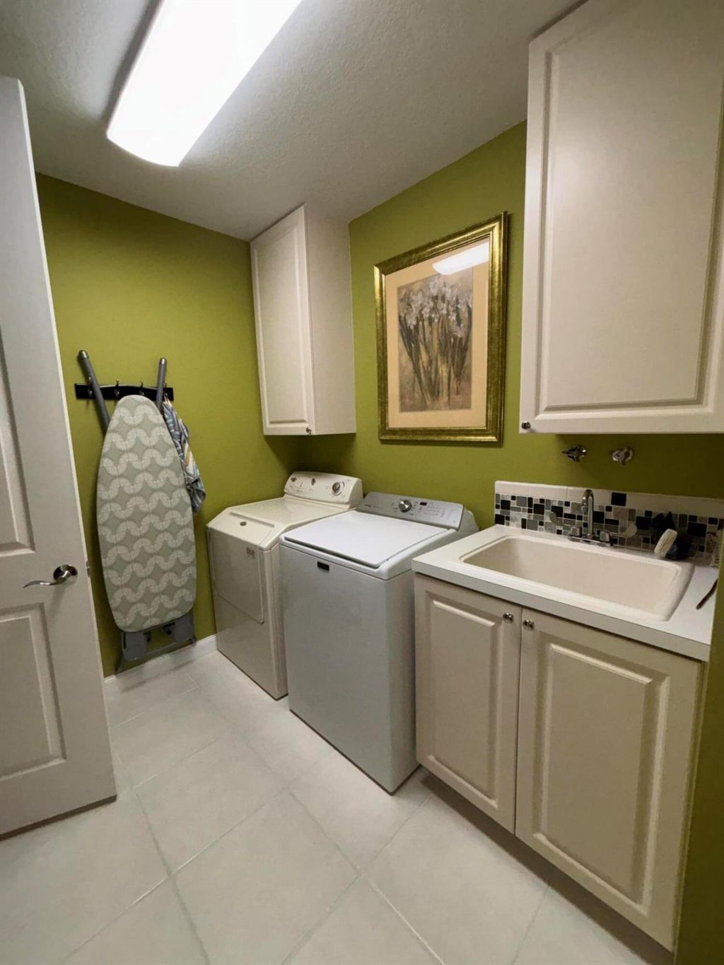 29 Harbour Isle Drive W, Unit 201, Fort Pierce, FL 34949 Photo