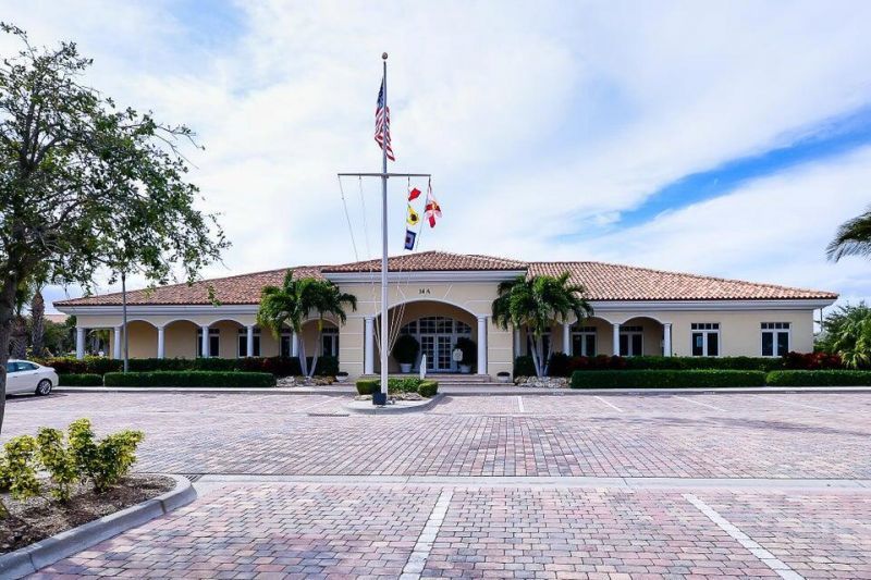 29 Harbour Isle Drive W, Unit 201, Fort Pierce, FL 34949 Photo