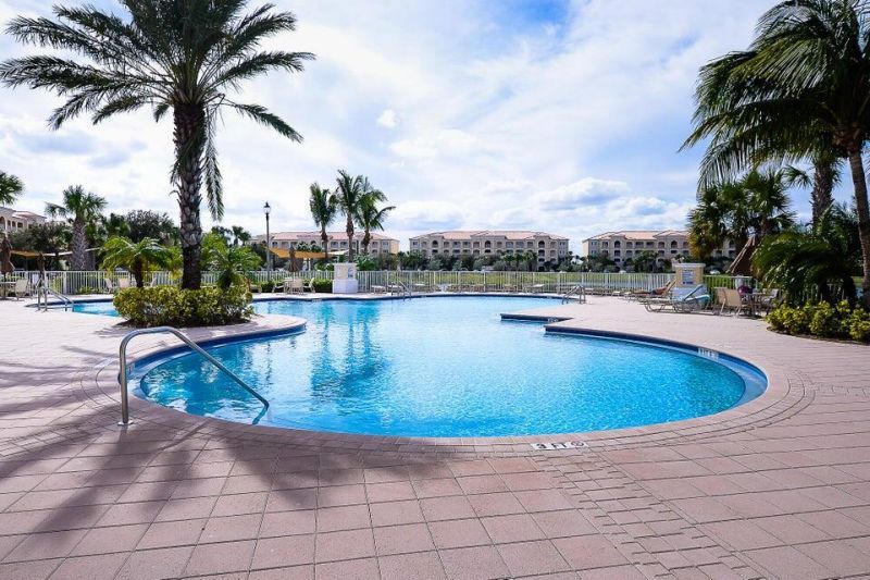 29 Harbour Isle Drive W, Unit 201, Fort Pierce, FL 34949 Photo