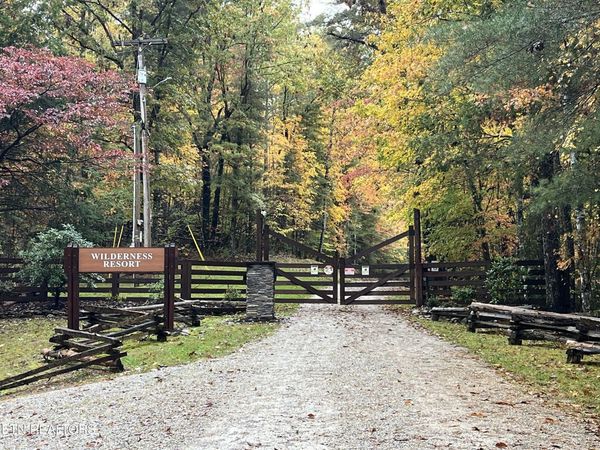 000 W Wilderness Tr, Oneida, TN 37841