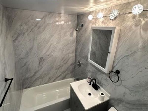 10 Anderson Avenue, MOONACHIE, NJ 07074