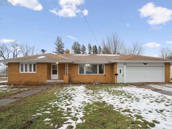 402 S Washington Avenue, Fredericksburg, IA 50630