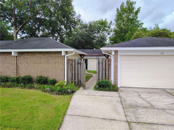 205 LAKE CALCASIEU Court, Slidell, LA 70461