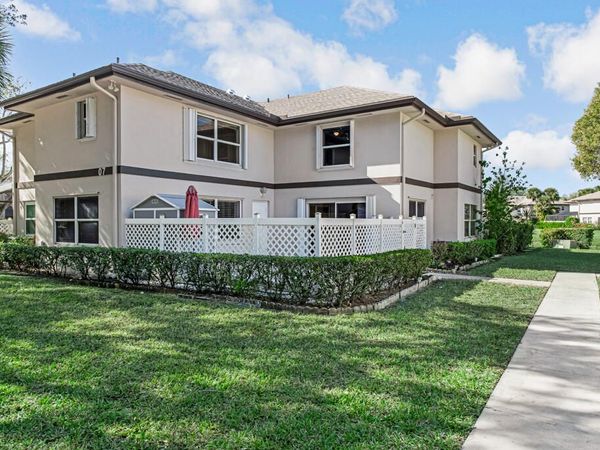 7 Amherst Court, Unit Apt A, Royal Palm Beach, FL 33411