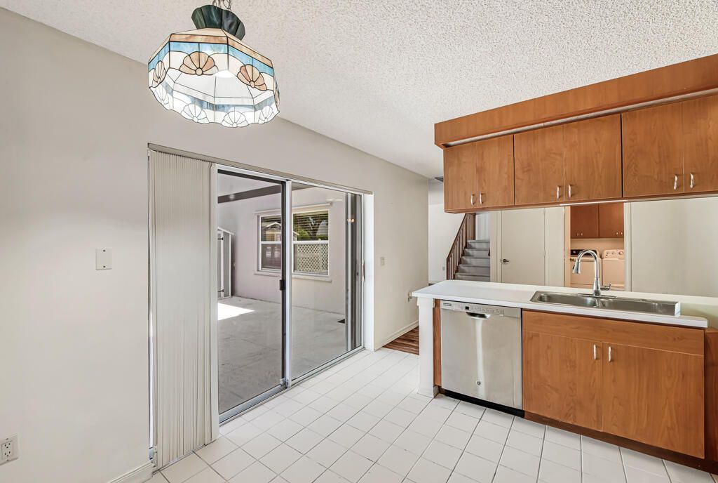 7 Amherst Court, Unit Apt A, Royal Palm Beach, FL 33411 Photo
