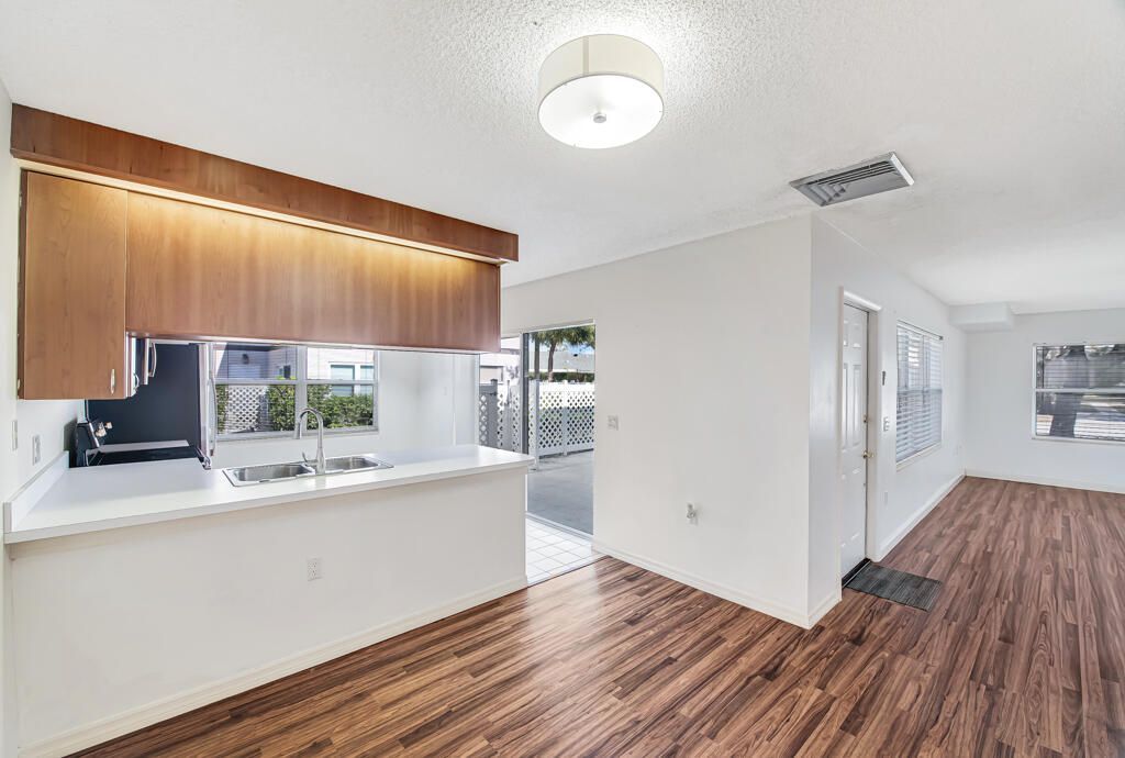 7 Amherst Court, Unit Apt A, Royal Palm Beach, FL 33411 Photo