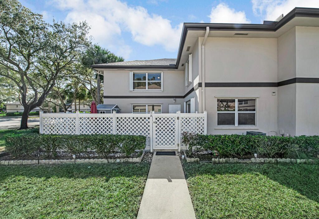 7 Amherst Court, Unit Apt A, Royal Palm Beach, FL 33411 Photo