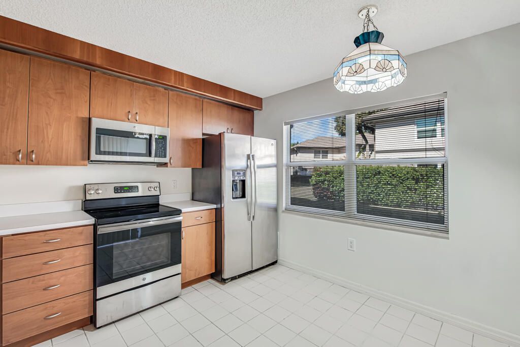 7 Amherst Court, Unit Apt A, Royal Palm Beach, FL 33411 Photo