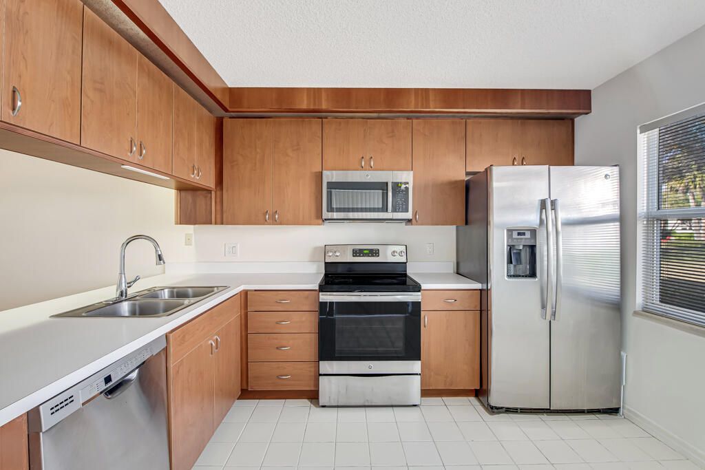 7 Amherst Court, Unit Apt A, Royal Palm Beach, FL 33411 Photo