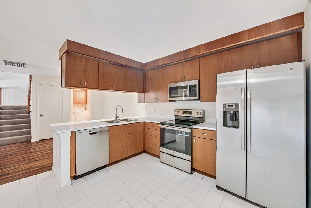 7 Amherst Court, Unit Apt A, Royal Palm Beach, FL 33411 Photo