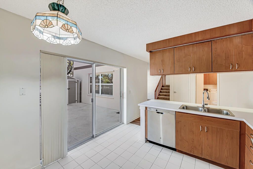 7 Amherst Court, Unit Apt A, Royal Palm Beach, FL 33411 Photo