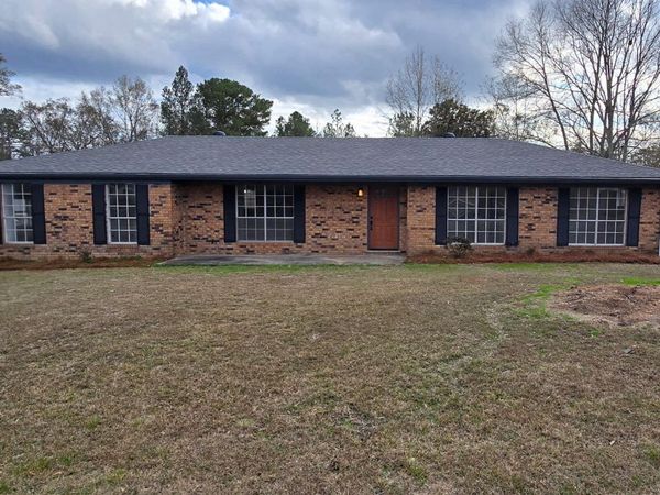 908 Linda Dr., Hattiesburg, MS 39401