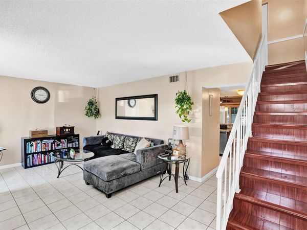 8081 NW 11th St, Unit E, Margate, FL 33063