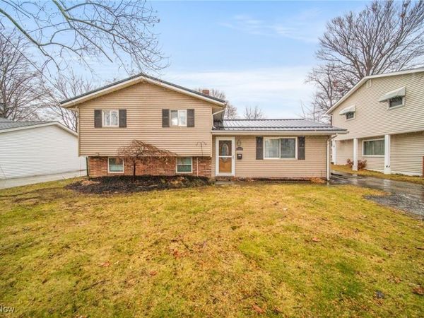 7505 Dahlia Drive, Mentor on the Lake, OH 44060