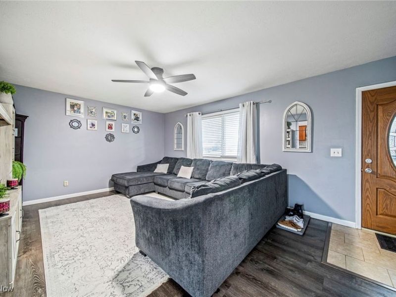 7505 Dahlia Drive, Mentor on the Lake, OH 44060 Photo 4