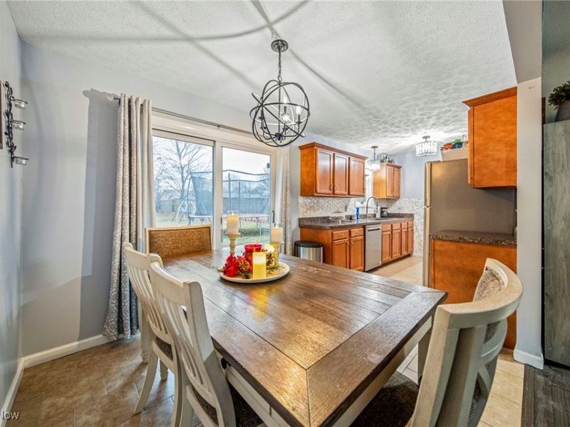 7505 Dahlia Drive, Mentor on the Lake, OH 44060 Photo 7