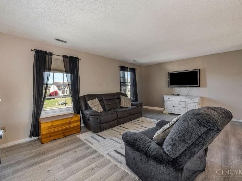 608 Meadow Brook Place, Trenton, OH 45067 Photo 4
