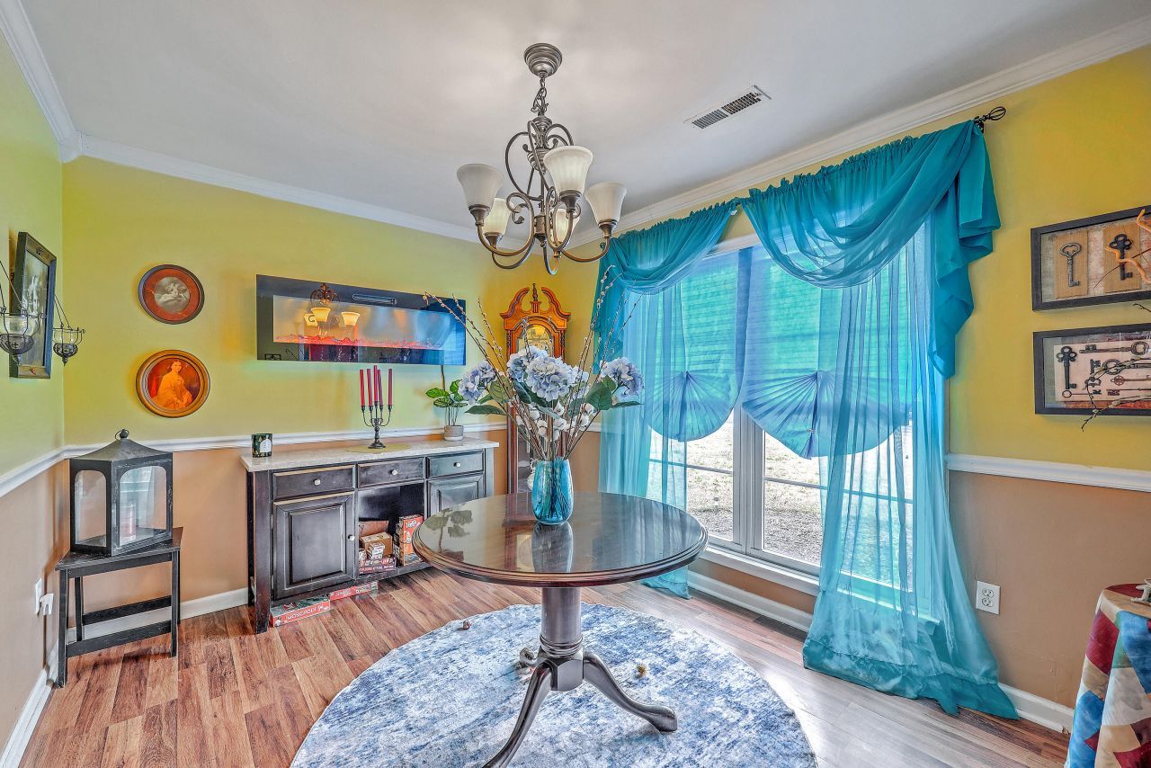 109 Coachman Lane Photo 18