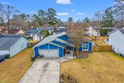 109 Coachman Lane photo 4