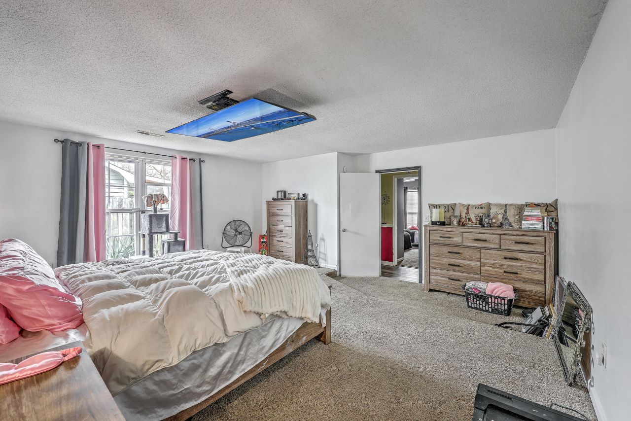 109 Coachman Lane Photo 21