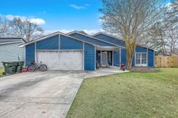 109 Coachman Lane photo 4