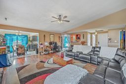 109 Coachman Lane photo 4