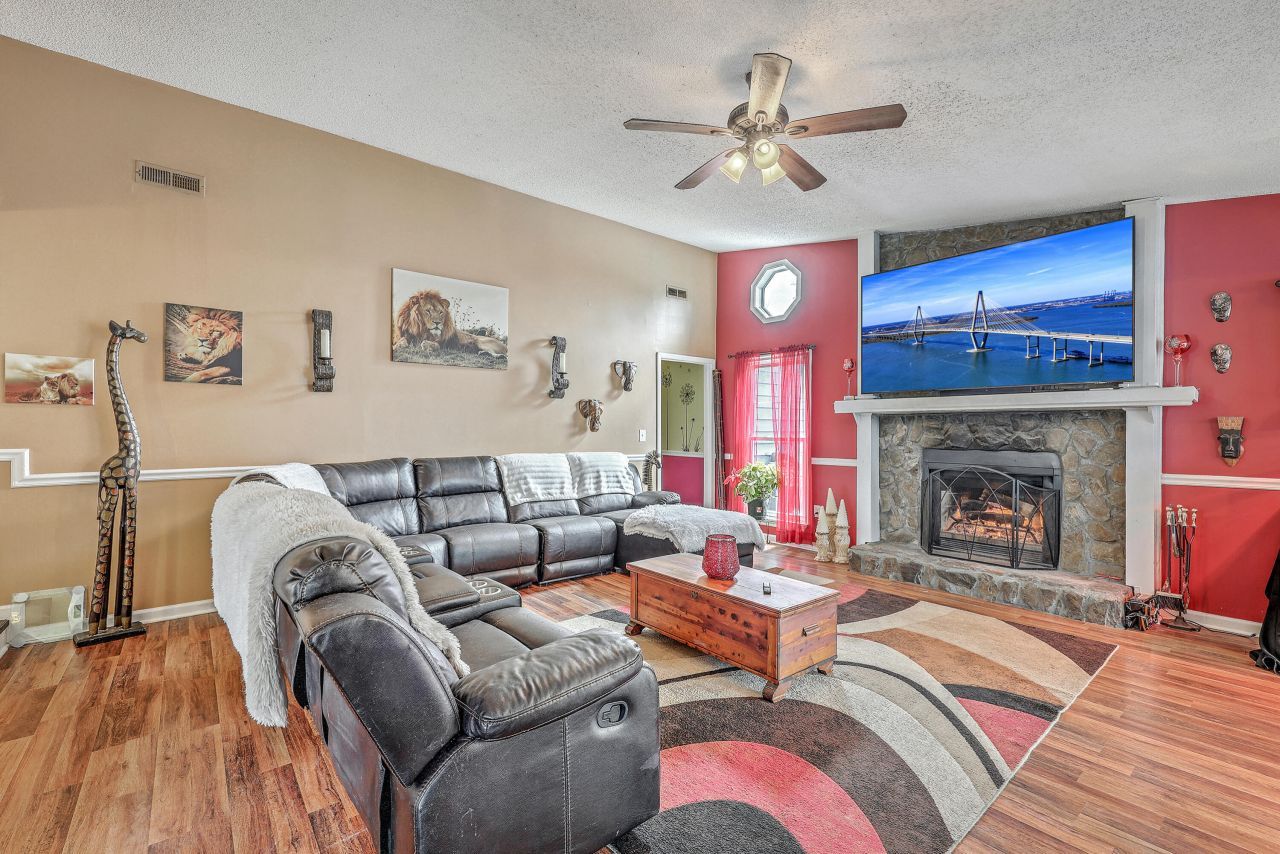 109 Coachman Lane Photo 8