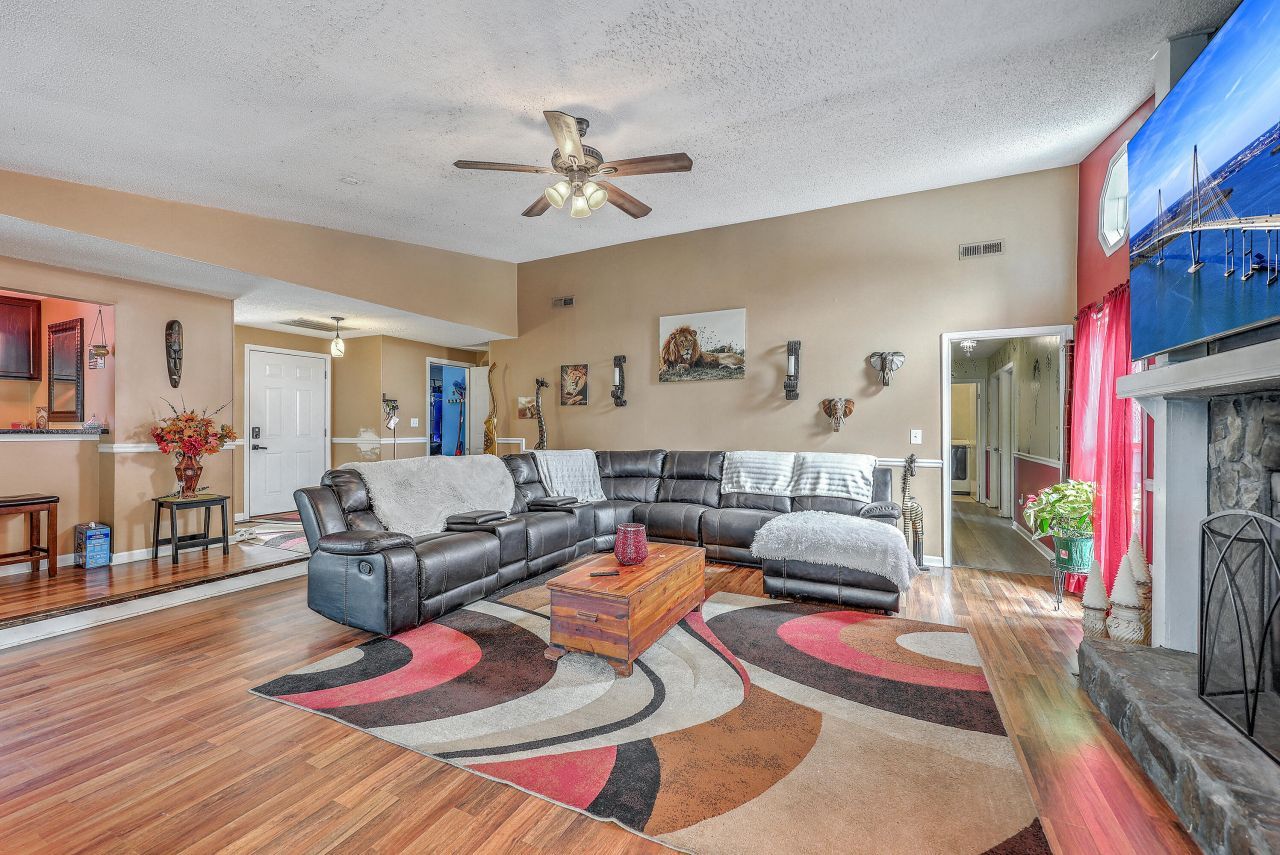 109 Coachman Lane Photo 9