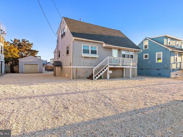 213 W 13TH STREET, SHIP BOTTOM, NJ 08008