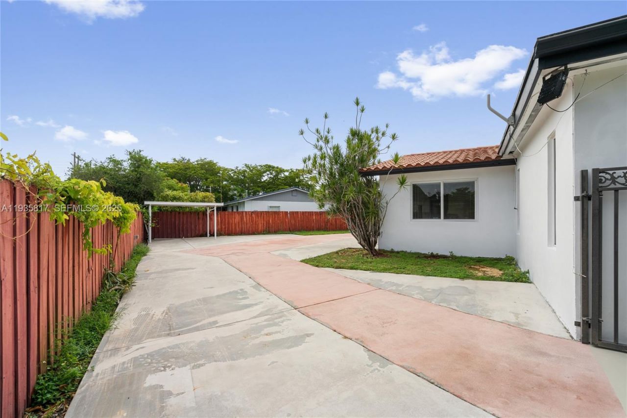 13611 SW 77th St, Miami, FL 33183 Photo