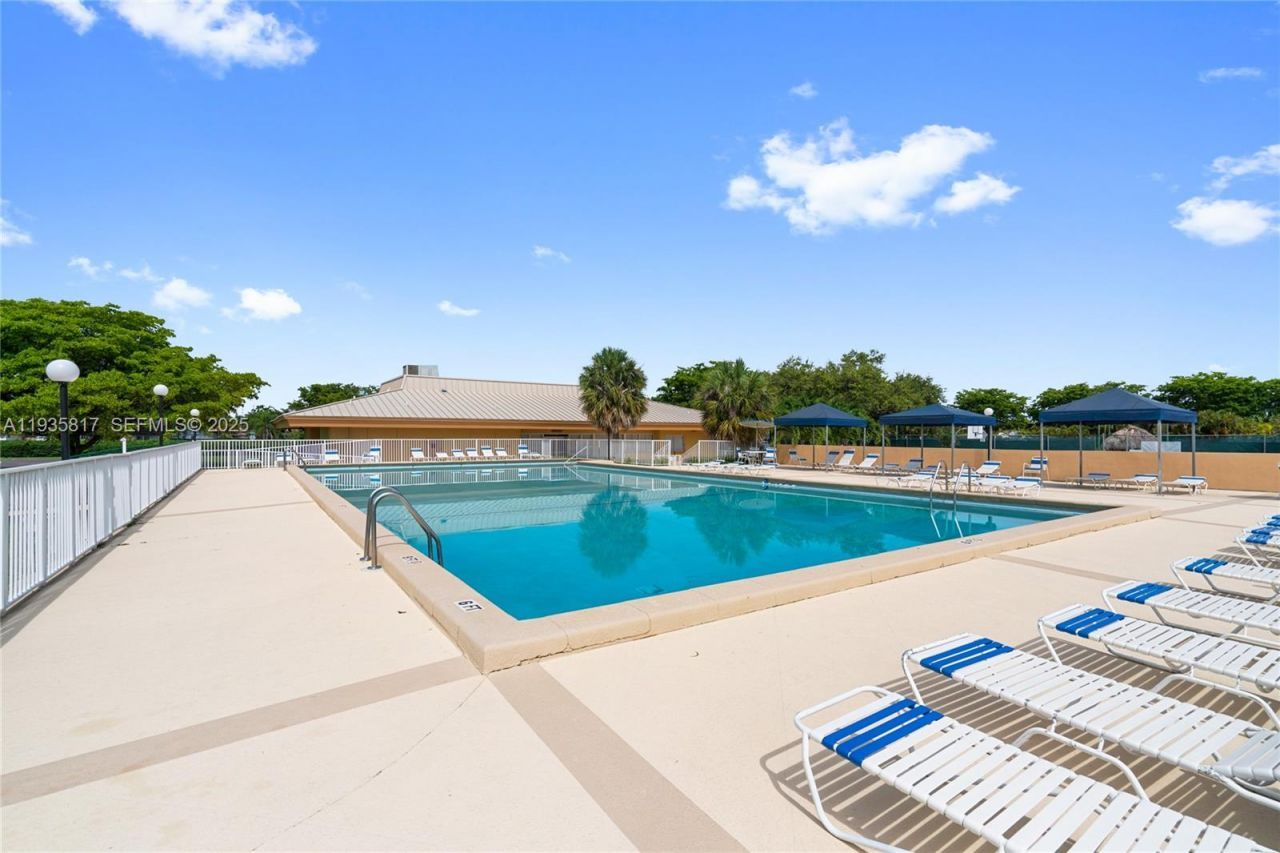 13611 SW 77th St, Miami, FL 33183 Photo