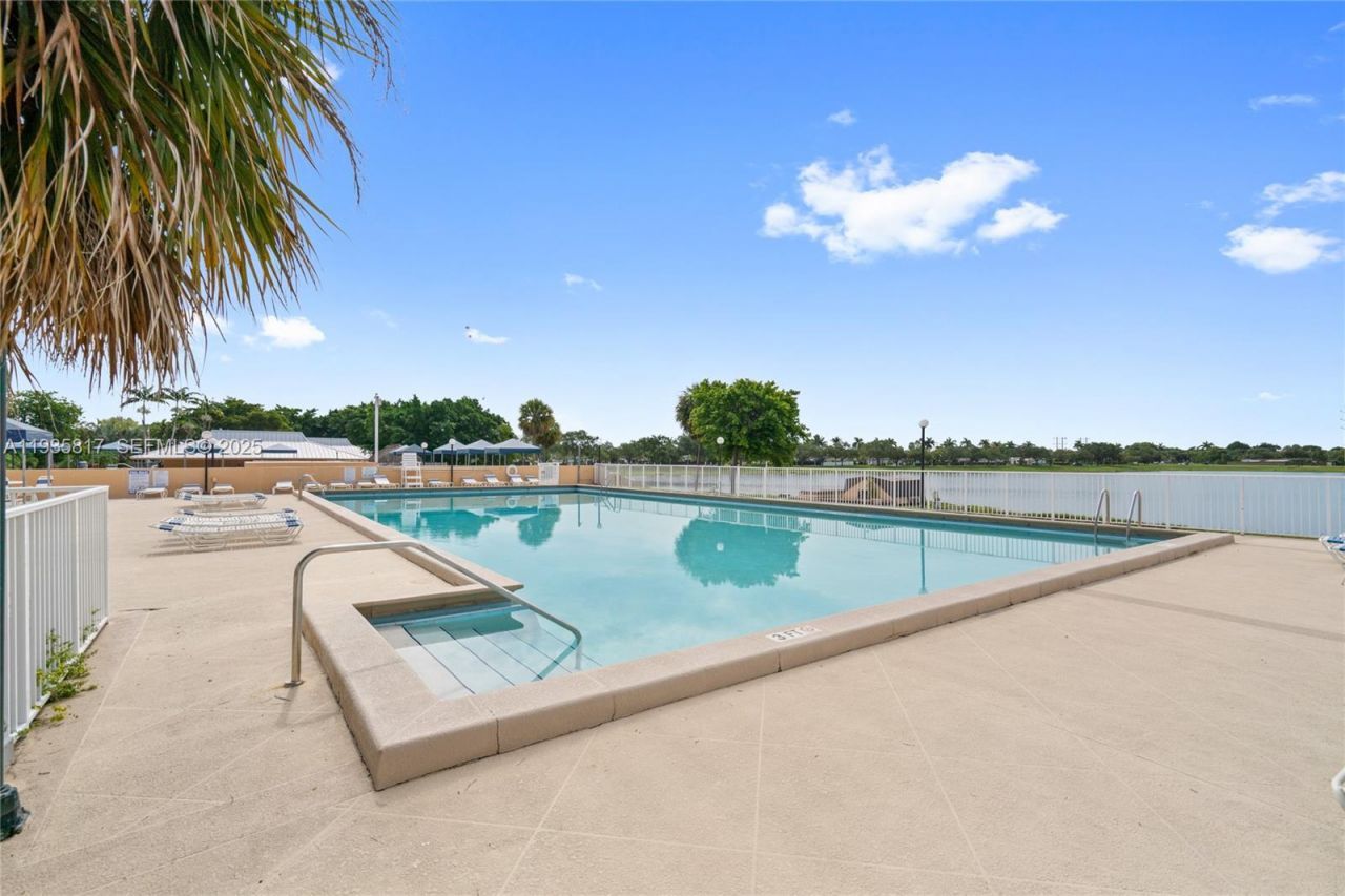 13611 SW 77th St, Miami, FL 33183 Photo