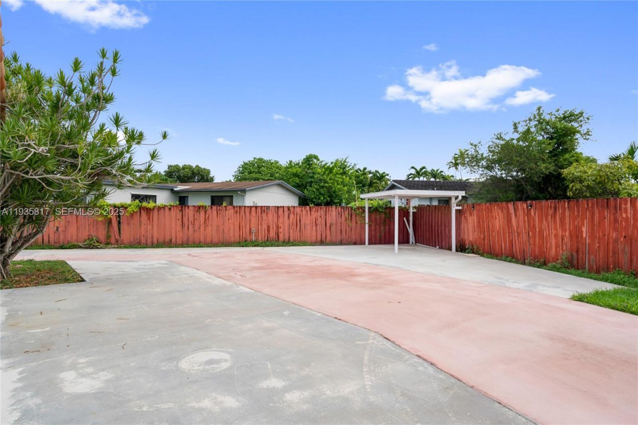 13611 SW 77th St, Miami, FL 33183 Photo